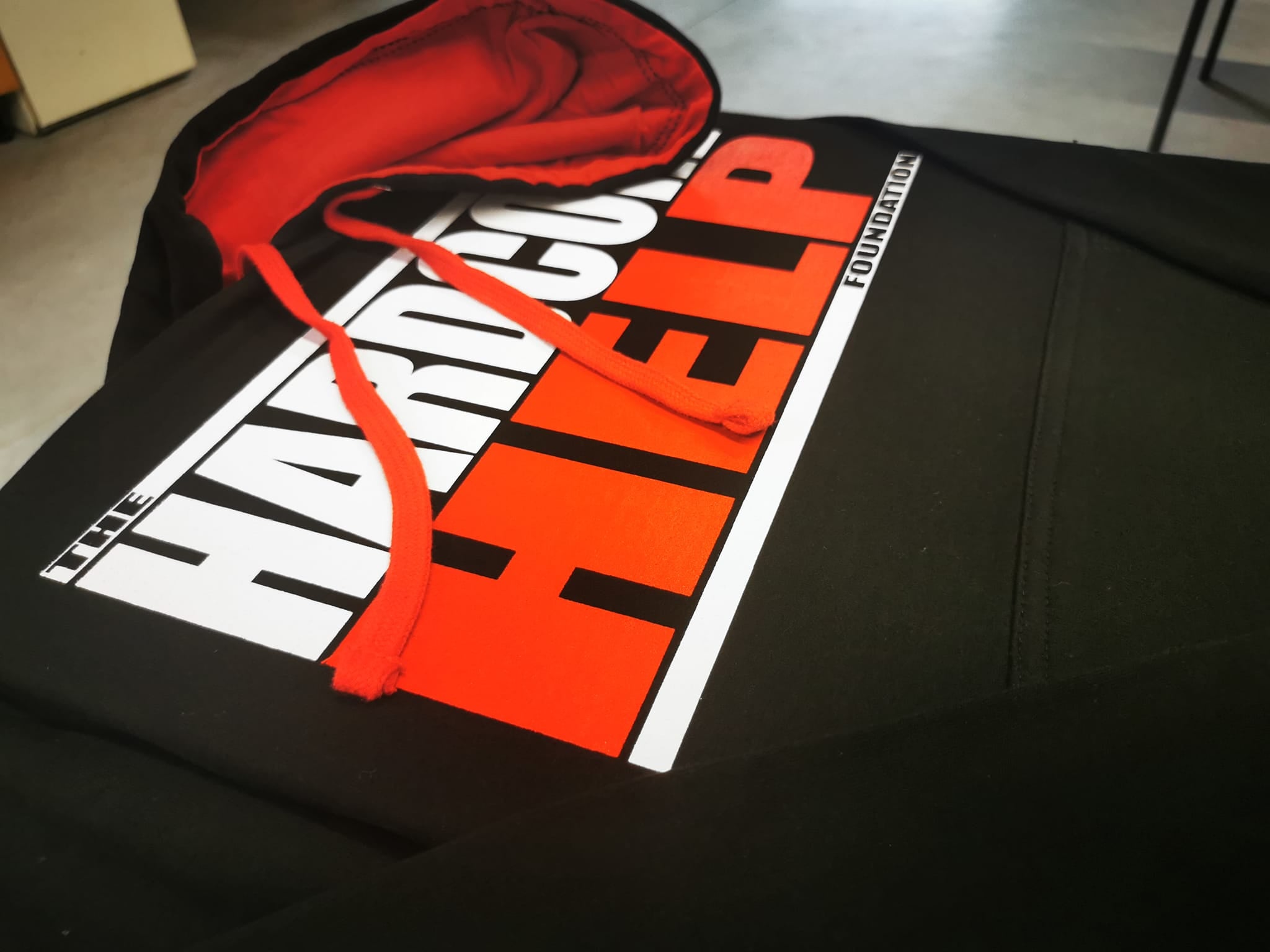 Classic Logo Hoodie jet black fire red